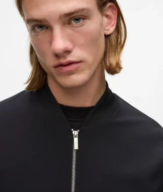 Blouson bomber zippé sur le devant