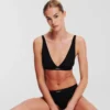 BRASSIÈRE PLONGEANTE ESSENTIELLE AVEC LOGO BRASSIÈRE PLONGEANTE ESSENTIELLE AVEC LOGO