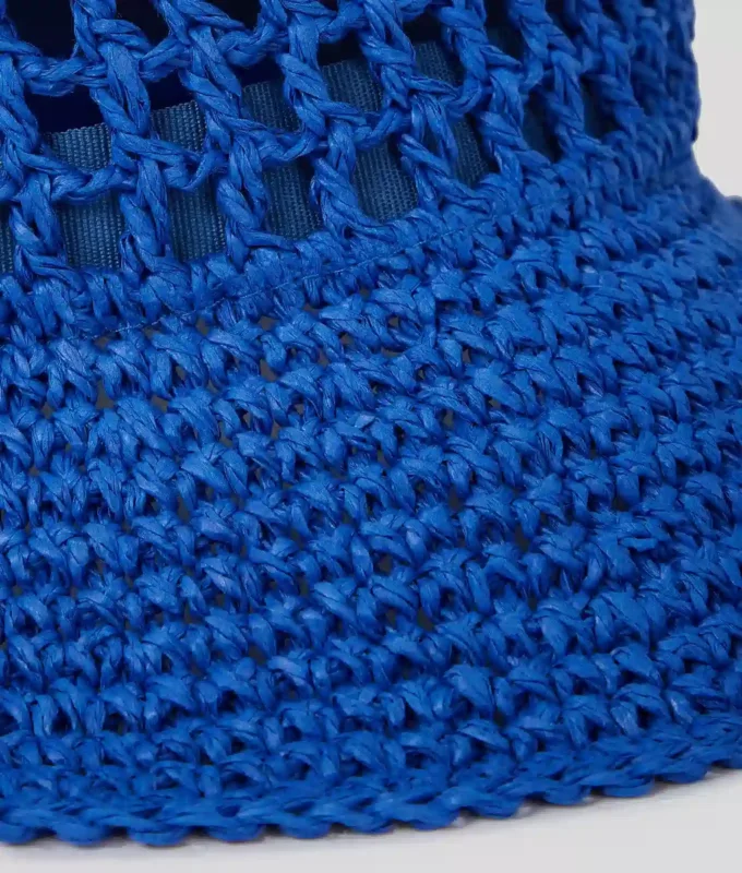Casquette plate avec logo tissé