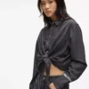 Chemise en denim à nouer sur le devant Chemise en denim à nouer sur le devant