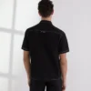 CHEMISE À MANCHES COURTES ET COUTURES CONTRASTÉES
