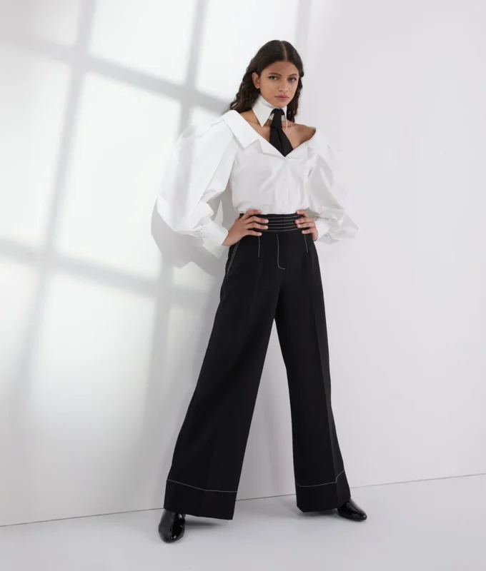CHEMISE À ÉPAULES DÉNUDÉES CHEMISE À ÉPAULES DÉNUDÉES