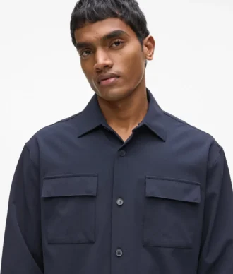 Chemise à poche plaquée