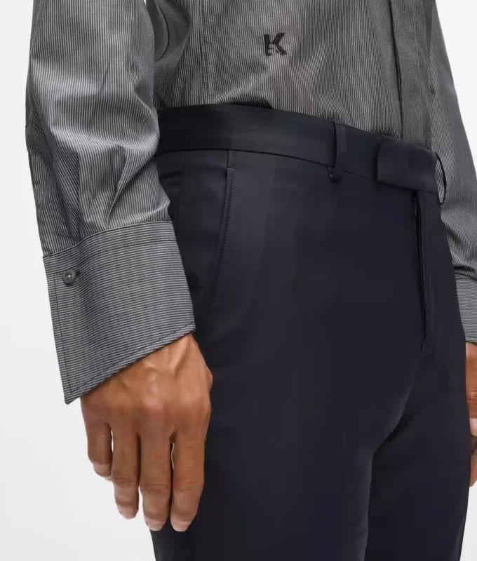 Chemise à poignets en biais Chemise à poignets en biais