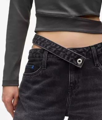 Jean ample à découpes à la taille
