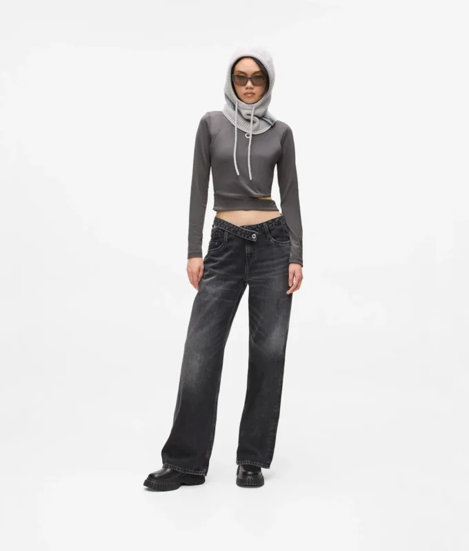 Jean ample à découpes à la taille