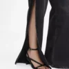 Jean droit taille haute à jambes fendues Jean droit taille haute à jambes fendues