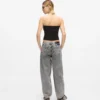 Jean taille moyenne à jambes évasées Jean taille moyenne à jambes évasées