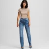JEANS DROITS À TAILLE HAUTE JEANS DROITS À TAILLE HAUTE