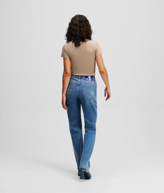 JEANS DROITS À TAILLE HAUTE JEANS DROITS À TAILLE HAUTE