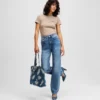 JEANS DROITS À TAILLE HAUTE JEANS DROITS À TAILLE HAUTE