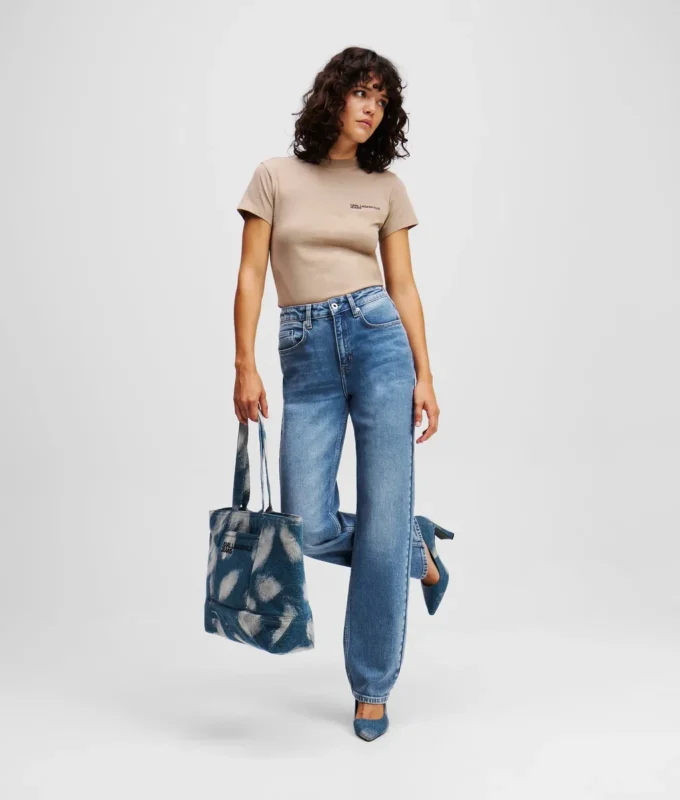 JEANS DROITS À TAILLE HAUTE JEANS DROITS À TAILLE HAUTE