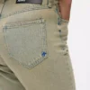 JEANS DROITS À TAILLE HAUTE ET CLOUS JEANS DROITS À TAILLE HAUTE ET CLOUS