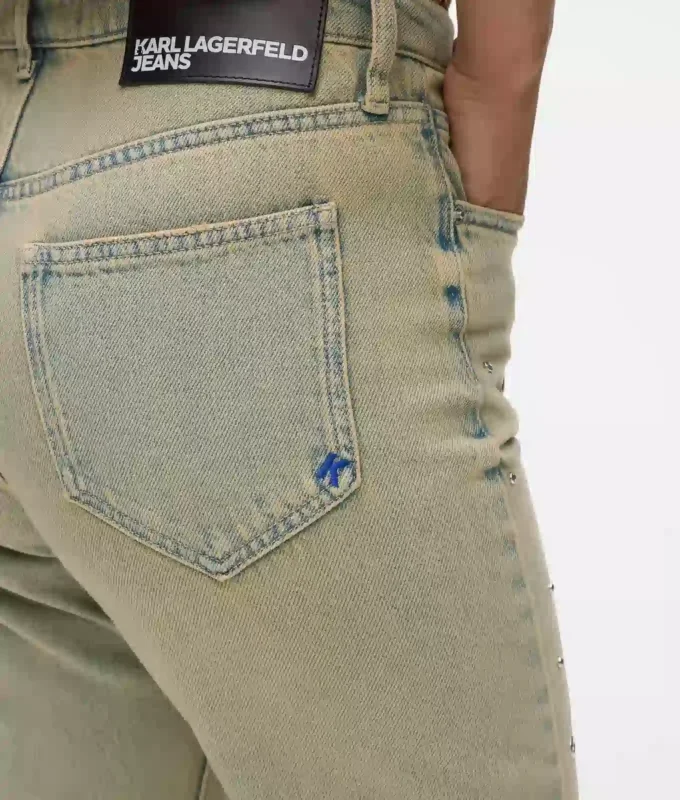 JEANS DROITS À TAILLE HAUTE ET CLOUS JEANS DROITS À TAILLE HAUTE ET CLOUS