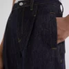 JEANS À JAMBES LARGES ET COUTURES CONTRASTÉES JEANS À JAMBES LARGES ET COUTURES CONTRASTÉES