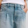 JEANS À JAMBES LARGES PLISSÉES JEANS À JAMBES LARGES PLISSÉES