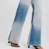 JEANS RELAXÉ À BLOCS DE COULEURS JEANS RELAXÉ À BLOCS DE COULEURS