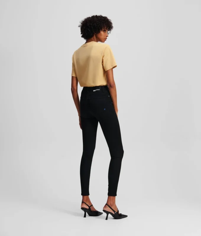 JEANS SKINNY À TAILLE HAUTE JEANS SKINNY À TAILLE HAUTE