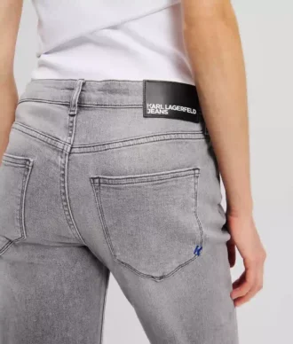JEANS SLIM À TAILLE MOYENNE ET OURLET FENDU