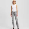 JEANS SLIM À TAILLE MOYENNE ET OURLET FENDU JEANS SLIM À TAILLE MOYENNE ET OURLET FENDU