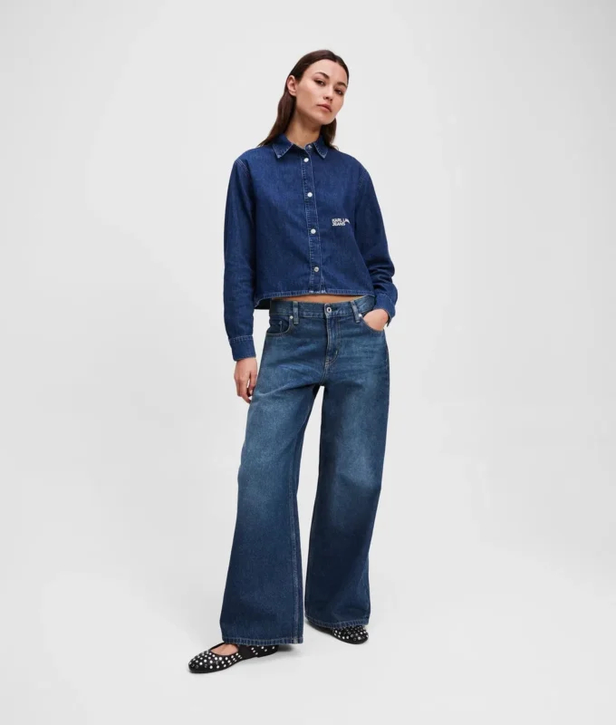 JEANS À TAILLE BASSE ET JAMBES LARGES JEANS À TAILLE BASSE ET JAMBES LARGES
