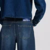 JEANS À TAILLE BASSE ET JAMBES LARGES JEANS À TAILLE BASSE ET JAMBES LARGES