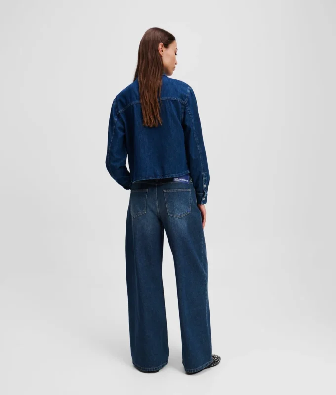 JEANS À TAILLE BASSE ET JAMBES LARGES JEANS À TAILLE BASSE ET JAMBES LARGES