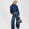 JEANS À TAILLE BASSE ET JAMBES LARGES JEANS À TAILLE BASSE ET JAMBES LARGES