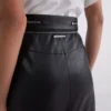 JUPE EN SIMILI-CUIR AVEC DÉTAIL ZIP