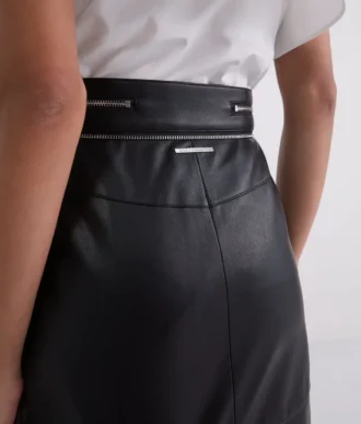 JUPE EN SIMILI-CUIR AVEC DÉTAIL ZIP