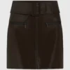 Jupe en simili cuir verni