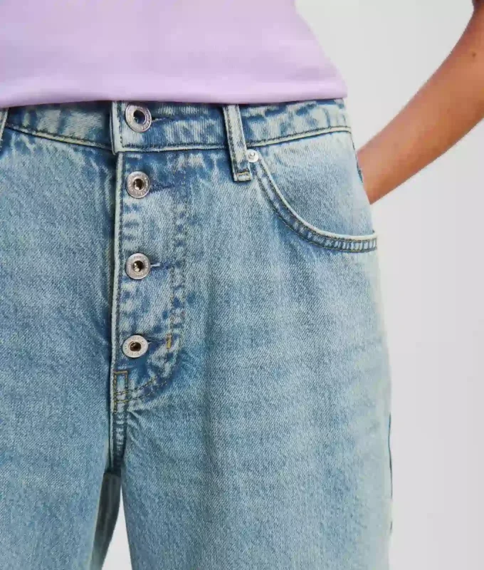 MOM JEANS MOM JEANS