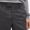 Pantalon ajusté à jambes droites