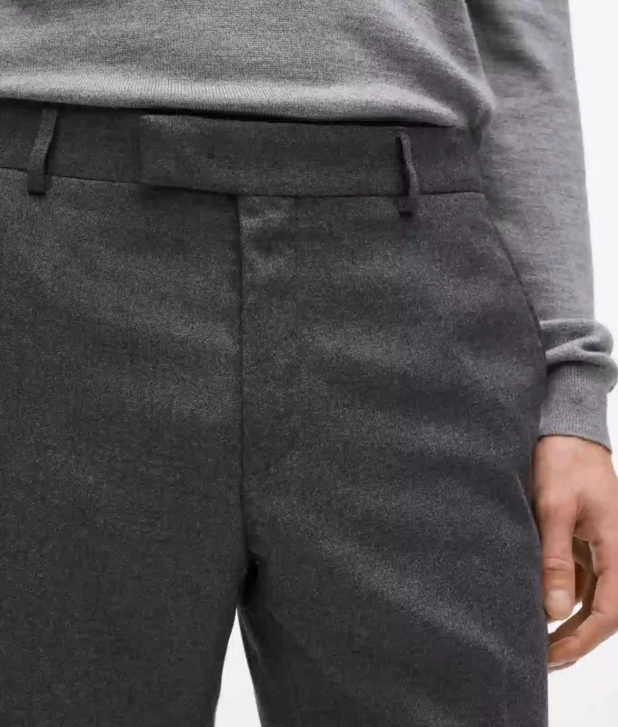 Pantalon ajusté à jambes droites