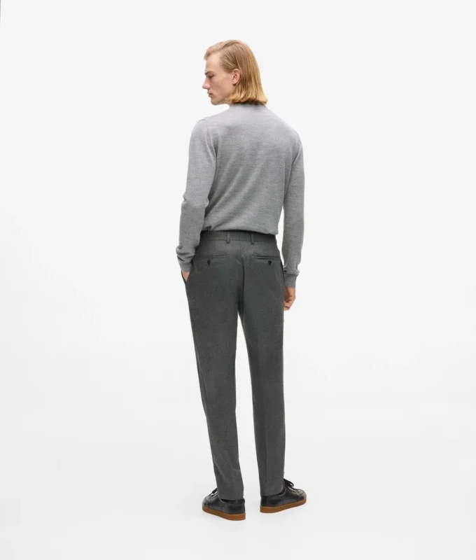 Pantalon ajusté à jambes droites