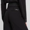 PANTALON À COUTURES CONTRASTÉES