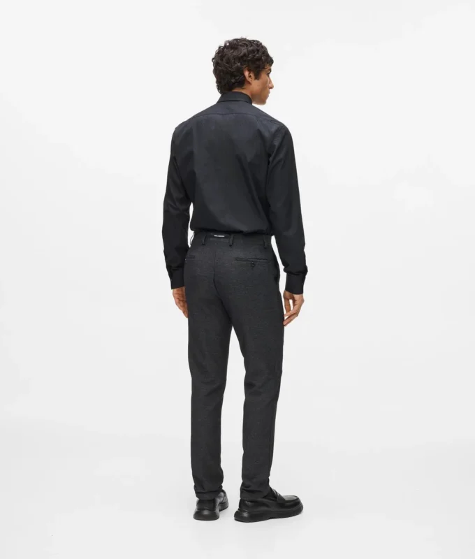 Pantalon à détails en satin Pantalon à détails en satin
