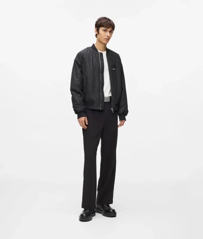 Pantalon à passepoil ton sur ton Pantalon à passepoil ton sur ton