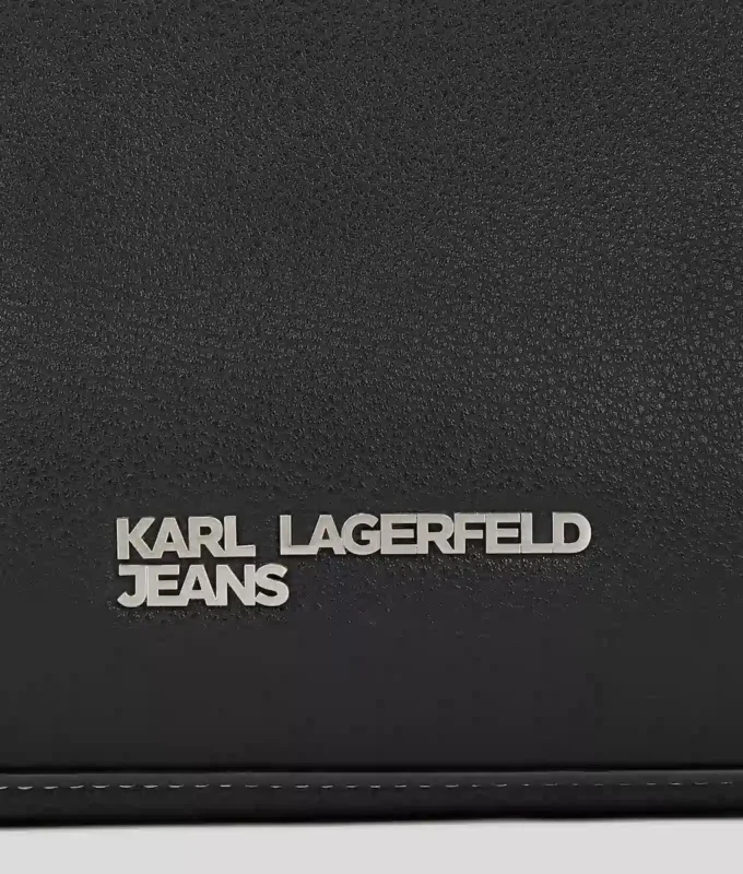 PETIT SAC À BANDOULIÈRE AVEC LOGO MÉTALLIQUE PETIT SAC À BANDOULIÈRE AVEC LOGO MÉTALLIQUE