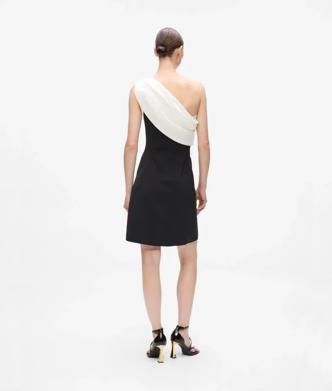 Robe asymétrique drapée Robe asymétrique drapée