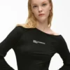 Robe à cordons et épaules dénudées Robe à cordons et épaules dénudées