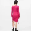 Robe à cordons et épaules dénudées Robe à cordons et épaules dénudées