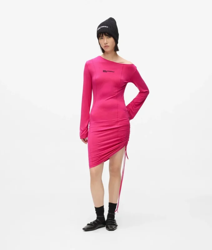 Robe à cordons et épaules dénudées Robe à cordons et épaules dénudées