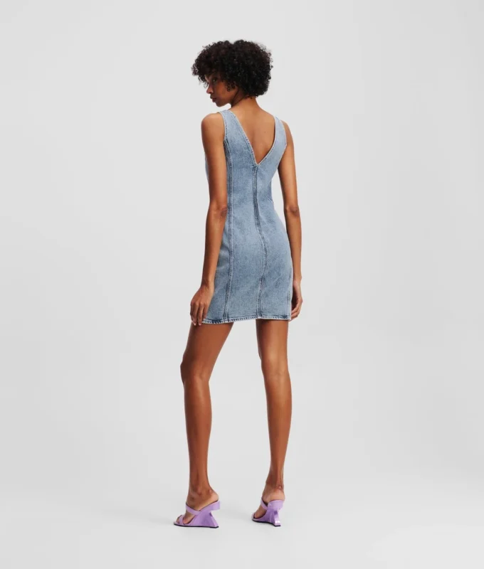 ROBE EN JEAN À COL EN V ROBE EN JEAN À COL EN V
