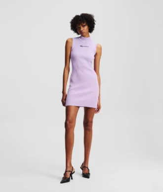 ROBE EN MAILLE À COL MONTANT