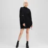 ROBE EN MOLLETON AVEC DÉTAILS EN DENTELLE ROBE EN MOLLETON AVEC DÉTAILS EN DENTELLE