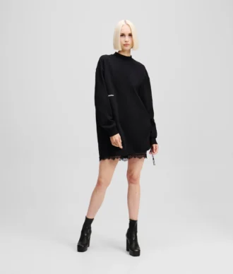 ROBE EN MOLLETON AVEC DÉTAILS EN DENTELLE
