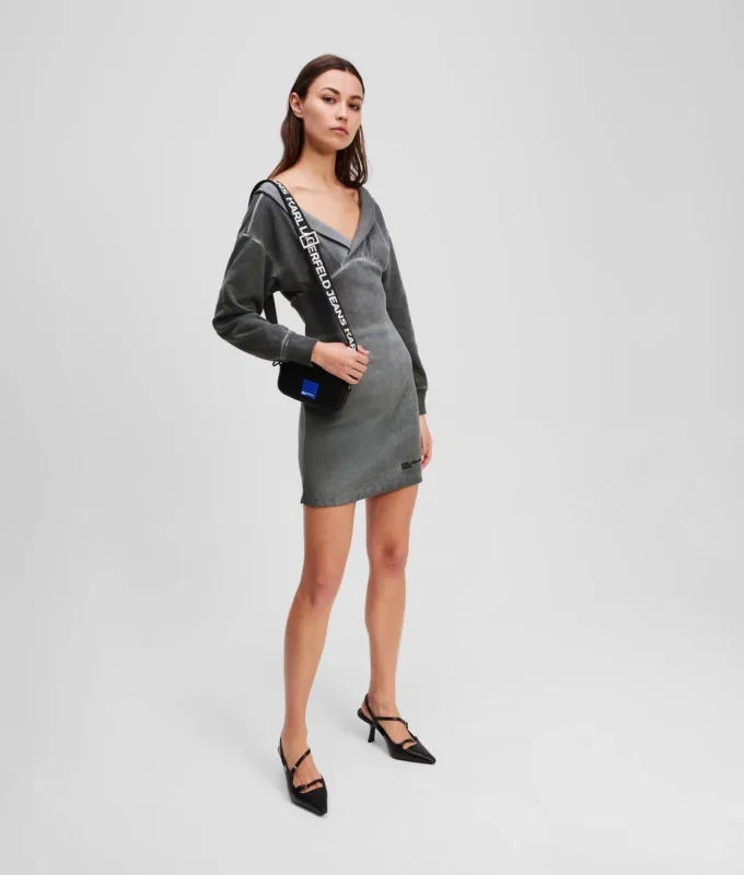 ROBE EN MOLLETON À ÉPAULES DÉNUDÉES ROBE EN MOLLETON À ÉPAULES DÉNUDÉES