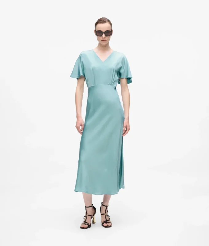 ROBE EN SATIN ROBE EN SATIN
