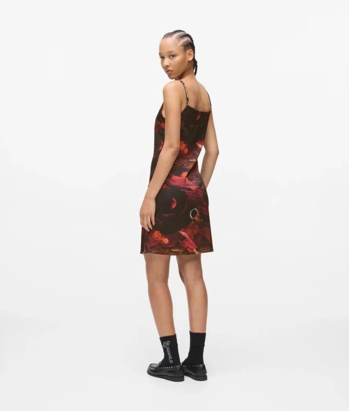 Robe en satin imprimée intégralement Robe en satin imprimée intégralement